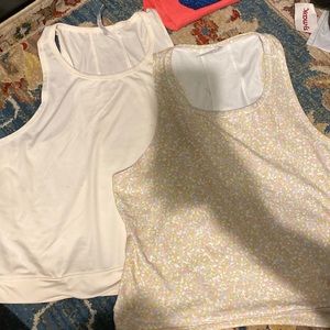 2 set athletic tops